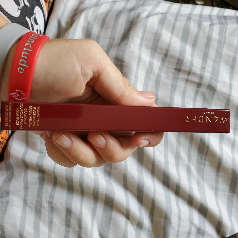 Wander beauty eyebrow pencil and oil